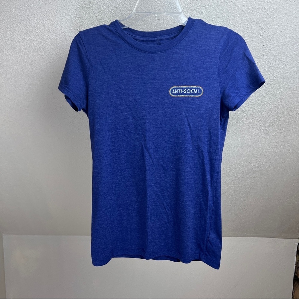 FREE STATE “ANTI-SOCIAL” Blue Cap Sleeves Fitted Women Tee. Size Medium